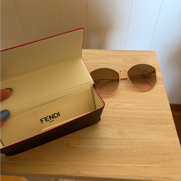 Fendi Rose-Tinted Round Metal Sunglasses